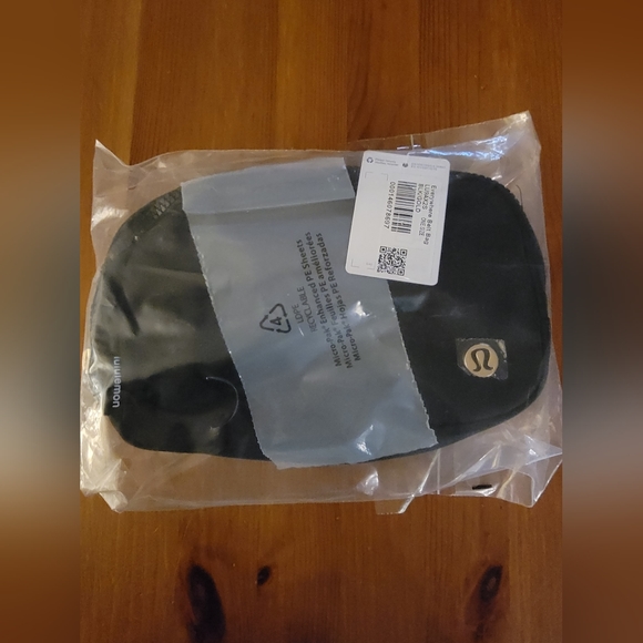 NEW! Lululemon Everywhere Belt Bag 1L - Picture 9 of 11